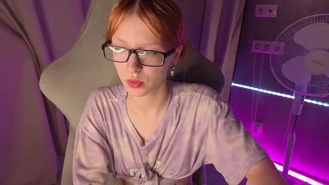 Snapshot of Emma_Dusk chatting on June 19, 2026, 12:59 am Emma Dusk online show from June 19, 2026, 12:59 am