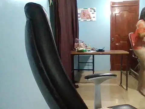 Snapshot of Confite2705 chatting on April 5, 2026, 10:51 pm Confite2705 online show from April 5, 2026, 10:51 pm