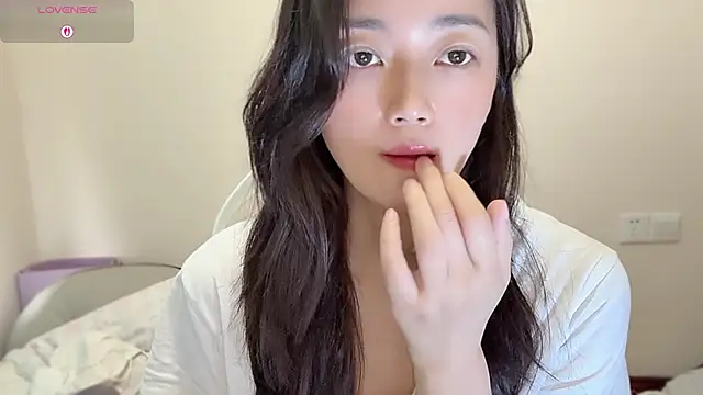 jinxiyao01 online show from June 18, 2026, 2:23 am