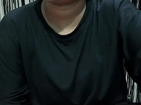 Snapshot of NayraG chatting on June 18, 2026, 5:50 pm NayraG online show from June 18, 2026, 5:50 pm
