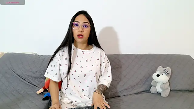 vanessaadol online show from May 3, 2026, 11:16 am