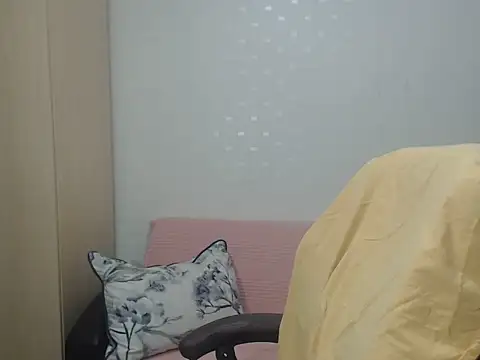 BlondEagleMuscle online show from May 22, 2026, 6:46 pm