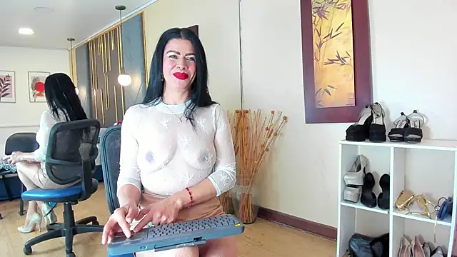 SofiiMontes online show from June 6, 2026, 11:48 am