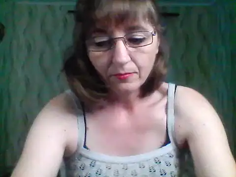 Alisaprice077 online show from May 27, 2026, 11:18 am