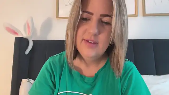 Snapshot of annabellewarick chatting on June 18, 2026, 6:13 am annabellewarick online show from June 18, 2026, 6:13 am