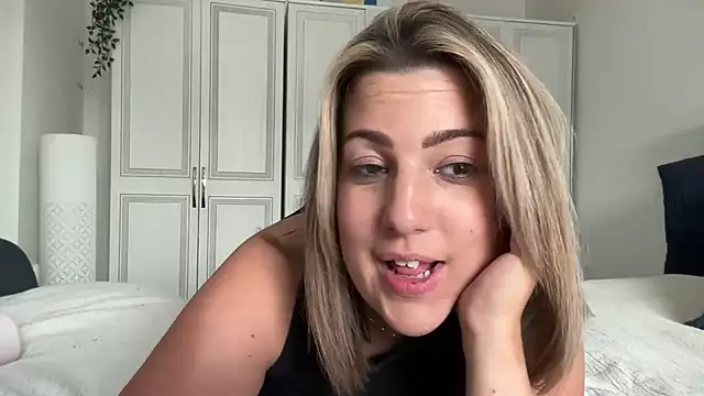 Snapshot of annabellewarick chatting on June 29, 2026, 4:18 pm annabellewarick online show from June 29, 2026, 4:18 pm