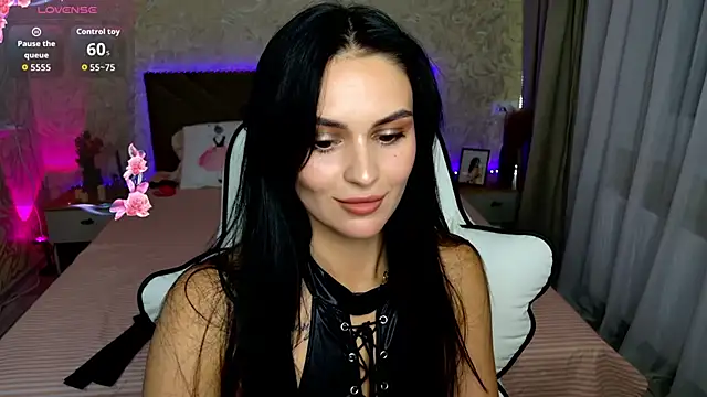 MilaaSweety online show from June 26, 2026, 8:02 pm