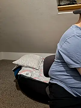 hotmessmnstr online show from July 19, 2026, 7:34 am