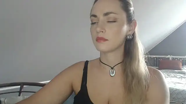 Snapshot of ScarlettSensitive chatting on June 30, 2026, 7:31 am ScarlettSensitive online show from June 30, 2026, 7:31 am