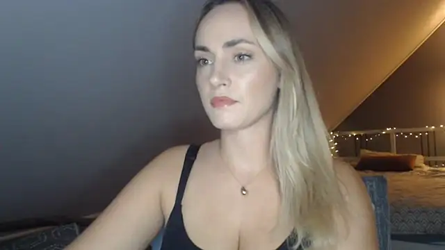 Snapshot of ScarlettSensitive chatting on July 21, 2026, 7:49 pm ScarlettSensitive online show from July 21, 2026, 7:49 pm