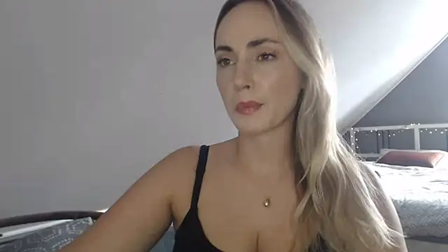 Snapshot of ScarlettSensitive chatting on July 22, 2026, 2:20 pm ScarlettSensitive online show from July 22, 2026, 2:20 pm