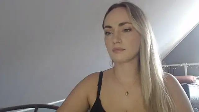 Snapshot of ScarlettSensitive chatting on July 29, 2026, 2:15 pm ScarlettSensitive online show from July 29, 2026, 2:15 pm