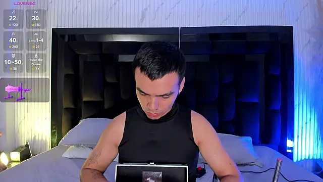 NicoKinggs  online show from May 4, 2026, 2:13 pm