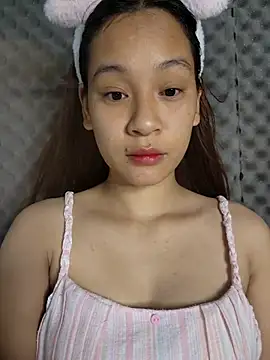 Snapshot of -Hicici- chatting on July 3, 2026, 12:28 am -Hicici- online show from July 3, 2026, 12:28 am