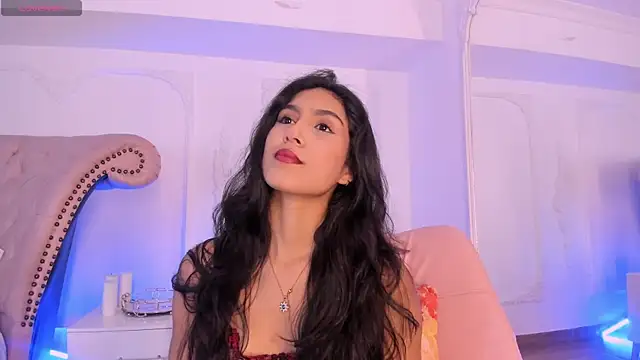 LucianaBlanco  online show from May 15, 2026, 8:27 pm