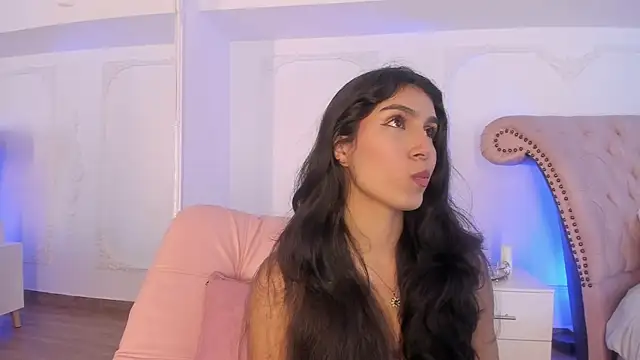 LucianaBlanco  online show from June 25, 2026, 8:35 pm
