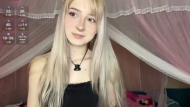 OnlyEva1 online show from May 17, 2026, 8:01 am