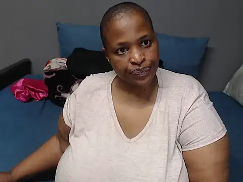 Bustydiva83 online show from June 19, 2026, 9:18 pm