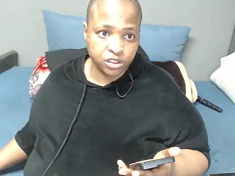 Bustydiva83 online show from June 25, 2026, 12:53 pm