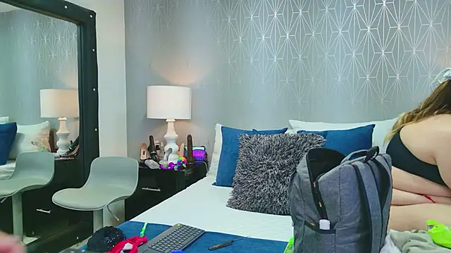 VioletMonroee online show from April 11, 2026, 3:22 am