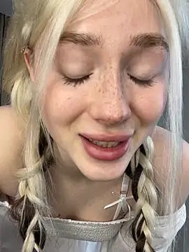 KittiLin online show from April 4, 2026, 8:50 pm
