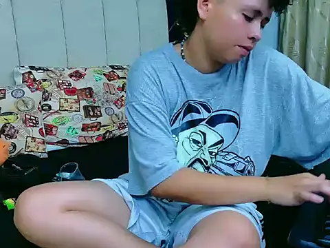 NikiEvanz online show from April 14, 2026, 5:24 am