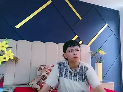 NikiEvanz online show from April 24, 2026, 8:11 pm