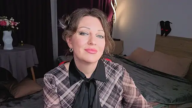 Snapshot of Sirena_Fly chatting on June 17, 2026, 10:21 pm Sirena Fly online show from June 17, 2026, 10:21 pm