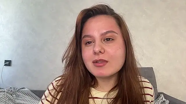 Ellaizatelly online show from April 16, 2026, 7:09 am