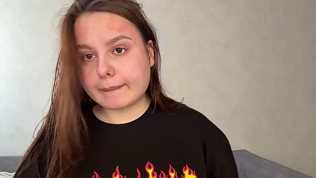 Ellaizatelly online show from April 23, 2026, 10:47 am