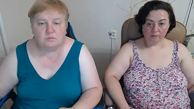 Snapshot of Lindy-Jeanie chatting on August 6, 2026, 8:22 pm Lindy-Jeanie online show from August 6, 2026, 8:22 pm