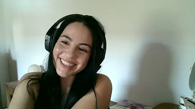 AnabeleNogueira online show from June 10, 2026, 2:16 pm