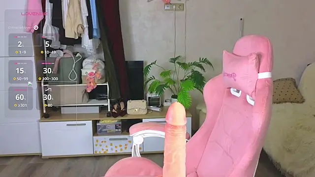GoldenSunBunny online show from August 4, 2026, 6:43 pm