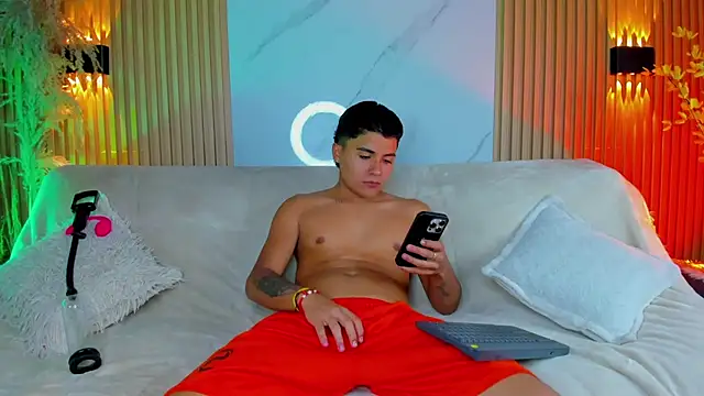 Liam Dustin online show from August 7, 2026, 9:06 pm