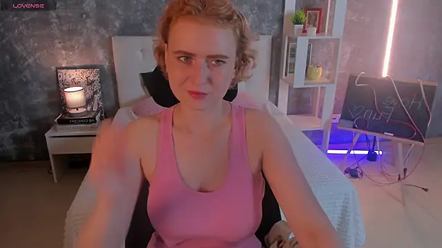 Shiny Liss online show from July 18, 2026, 1:32 am