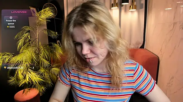 ElizabethVane online show from June 14, 2026, 5:42 am