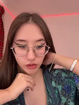 Snapshot of evelynnMiss chatting on June 15, 2026, 1:57 pm evelynnMiss online show from June 15, 2026, 1:57 pm