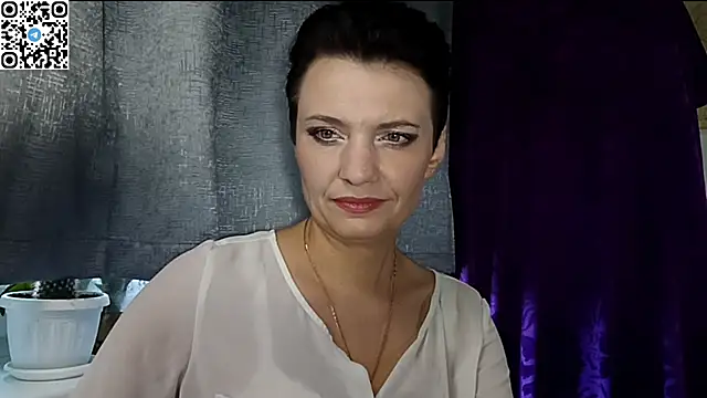 HotMamaQueen234 online show from May 11, 2026, 1:17 pm
