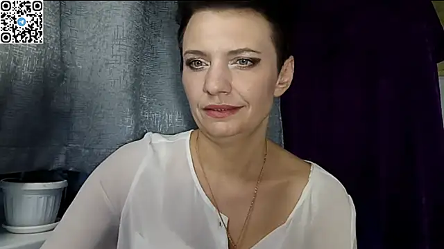 HotMamaQueen234 online show from May 11, 2026, 4:04 pm