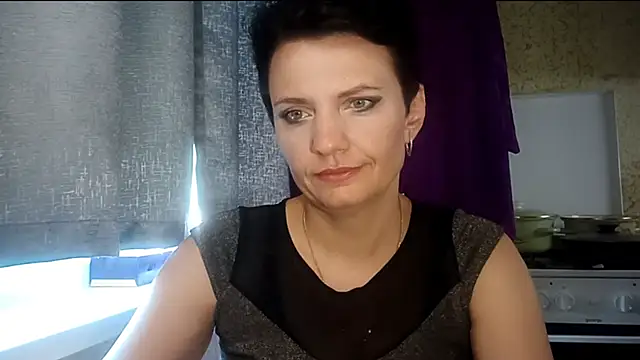 HotMamaQueen234 online show from July 27, 2026, 11:50 am