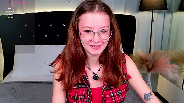 Snapshot of AmelieViolet chatting on June 26, 2026, 11:03 am AmelieViolet online show from June 26, 2026, 11:03 am
