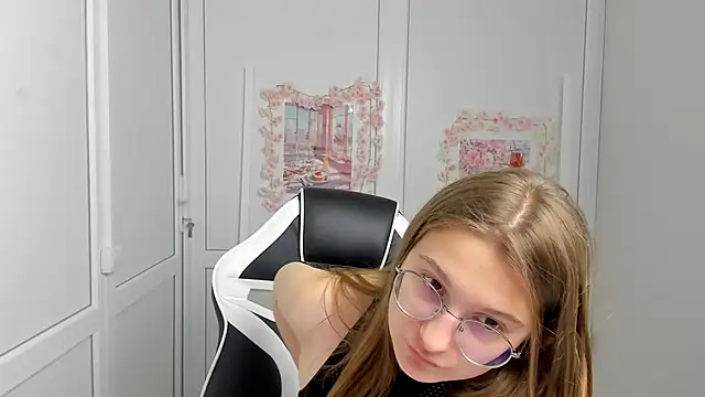 Mia kristal online show from June 18, 2026, 9:14 am
