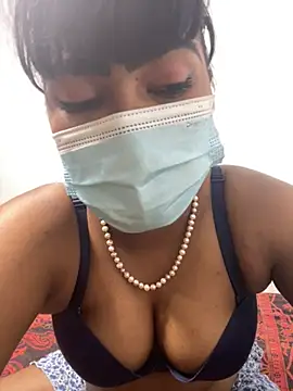 honeyi babe online show from August 5, 2026, 6:44 pm