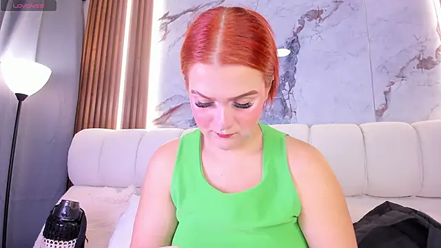 melanieklaus2 online show from May 26, 2026, 3:35 am