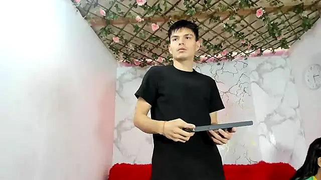 Nahomi hot 77 online show from June 22, 2026, 1:41 pm
