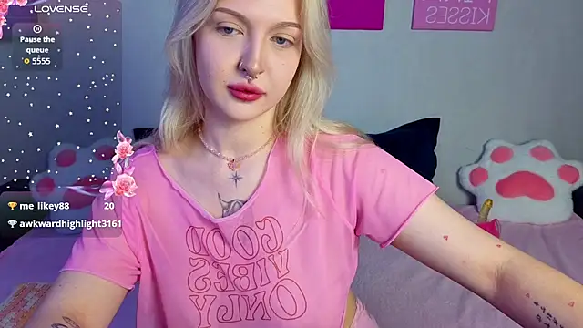 BlondieSummer online show from August 8, 2026, 6:32 pm