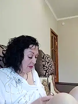 HelgaDennis online show from May 20, 2026, 4:29 am