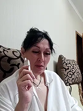 HelgaDennis online show from June 17, 2026, 7:15 pm