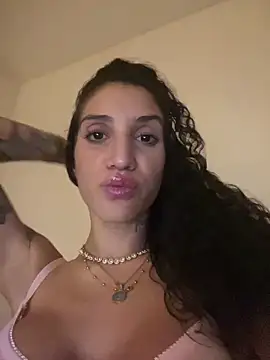 Snapshot of Yailin-Arg chatting on March 21, 2026, 4:06 am Yailin-Arg online show from March 21, 2026, 4:06 am