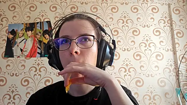 Snapshot of IsaSantella chatting on August 3, 2026, 9:04 am IsaSantella online show from August 3, 2026, 9:04 am